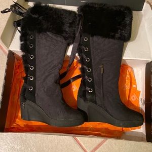 Very nice winter boots with rabbit trim